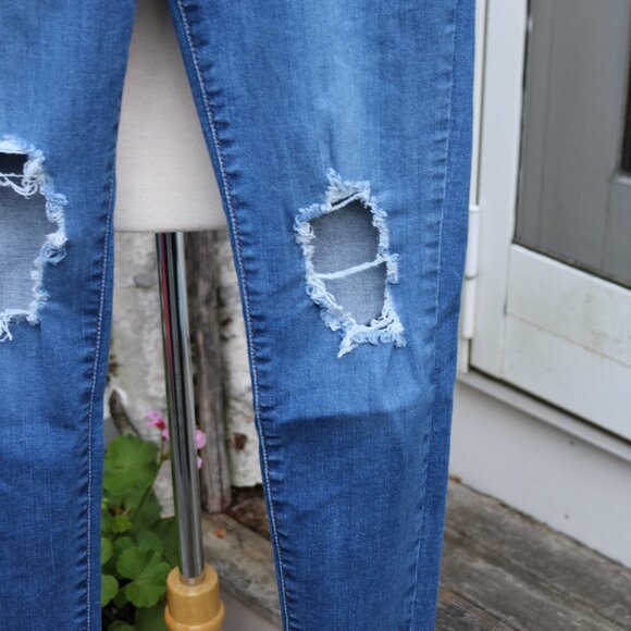 Levi's 710 Super Skinny Distressed Holes Frayed Stretch Cotton Jeans Sz 28 - Picture 4 of 10